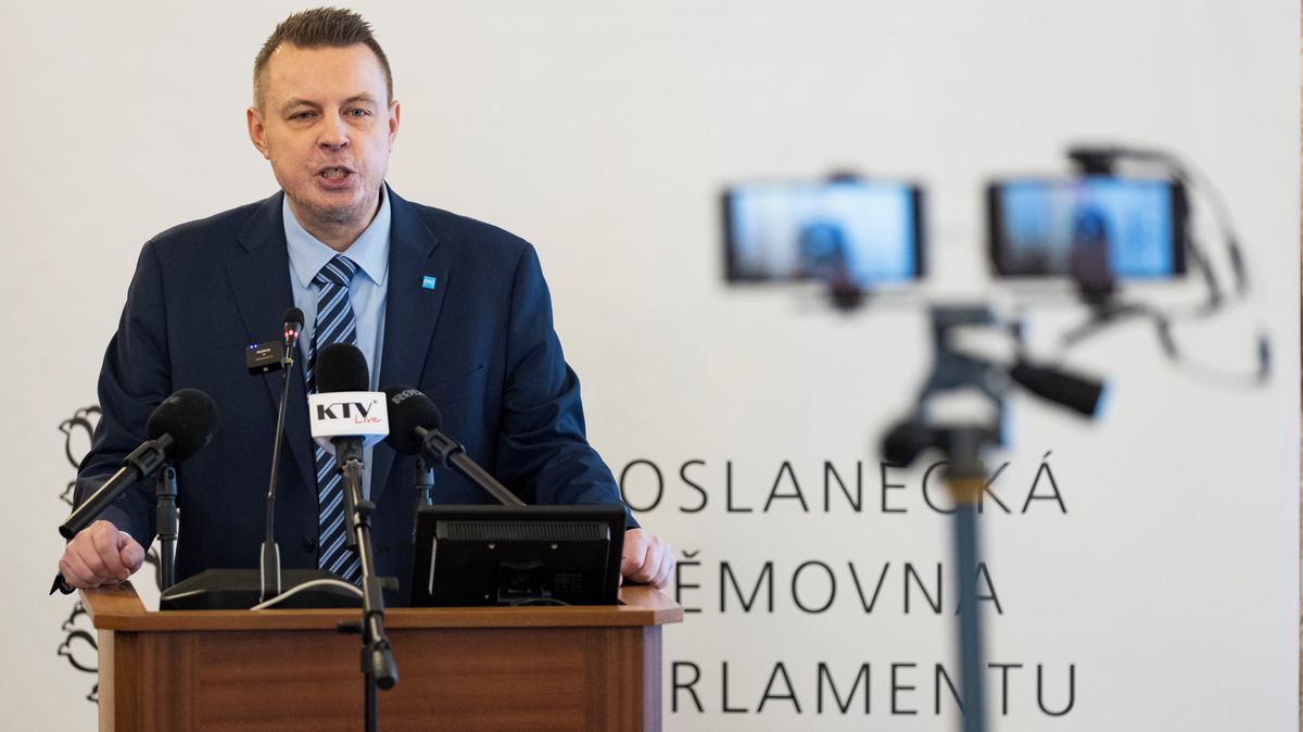 Rajchlovo skóre na semináři: Devět manipulací a nepravd během čtvrt hodiny